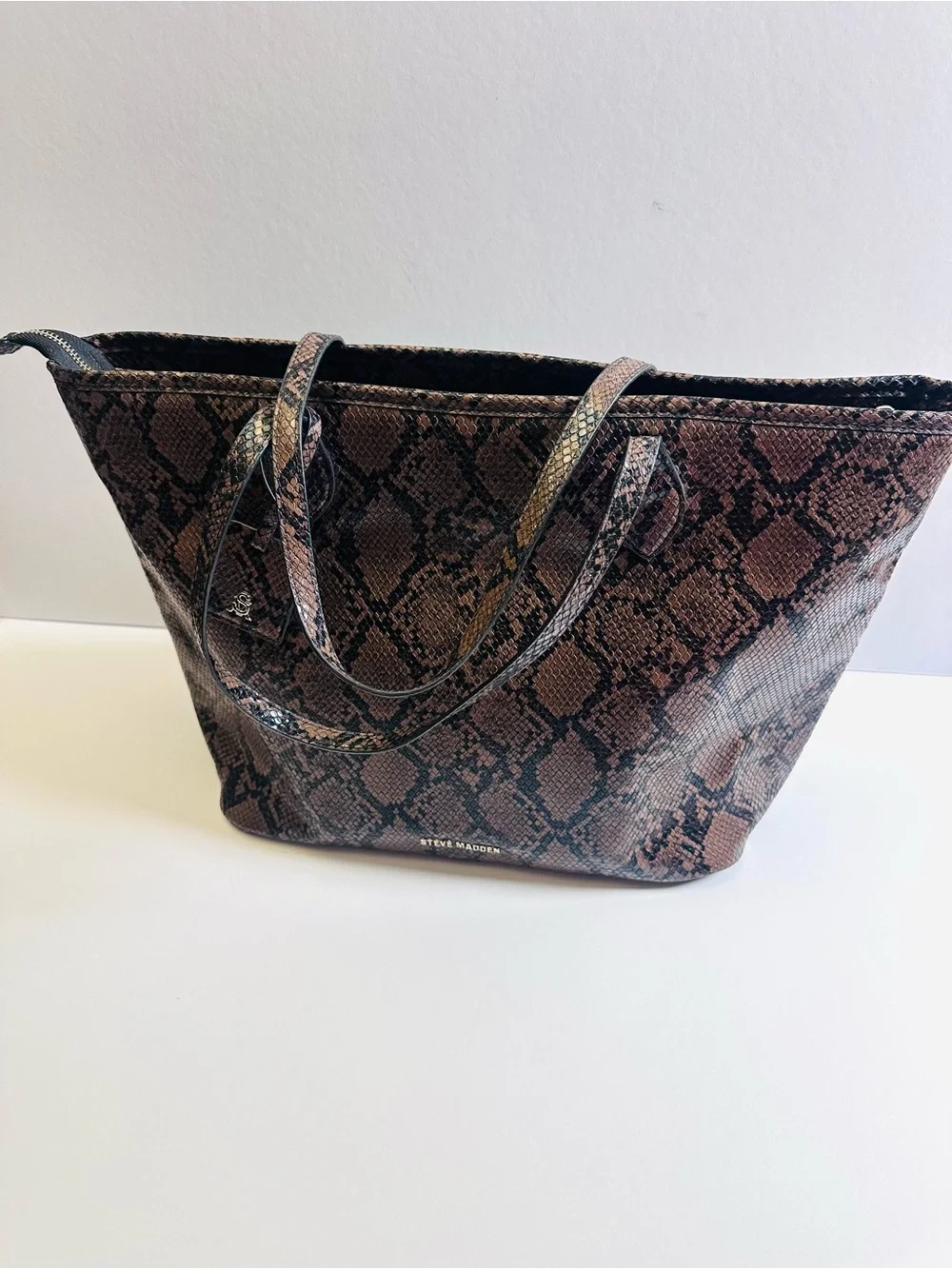 Steve Madden Wildly Chic Snake skin Style — Snakeskin-Print Tote 🐍✨2000s Glam